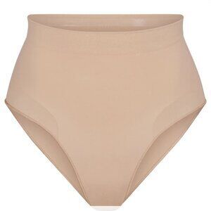 NWOB SKIMS SEAMLESS SCULPT MID WAIST BRIEF